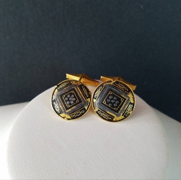 Damascene Round Geometric Cufflinks - Picture 5 of 10